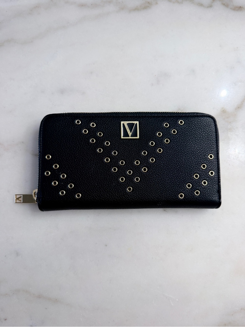 Victoria’s Secret black large bi-fold full zip gold grommet wallet size large